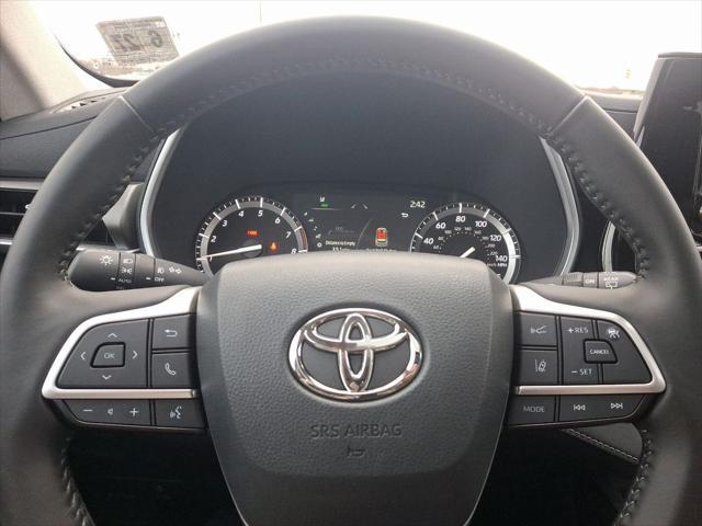 used 2022 Toyota Highlander car, priced at $39,663