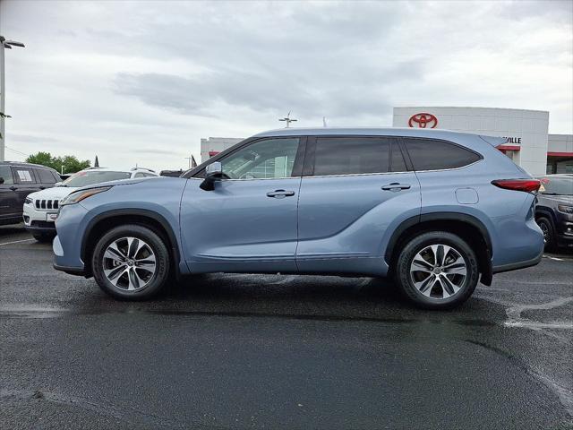 used 2022 Toyota Highlander car, priced at $38,779