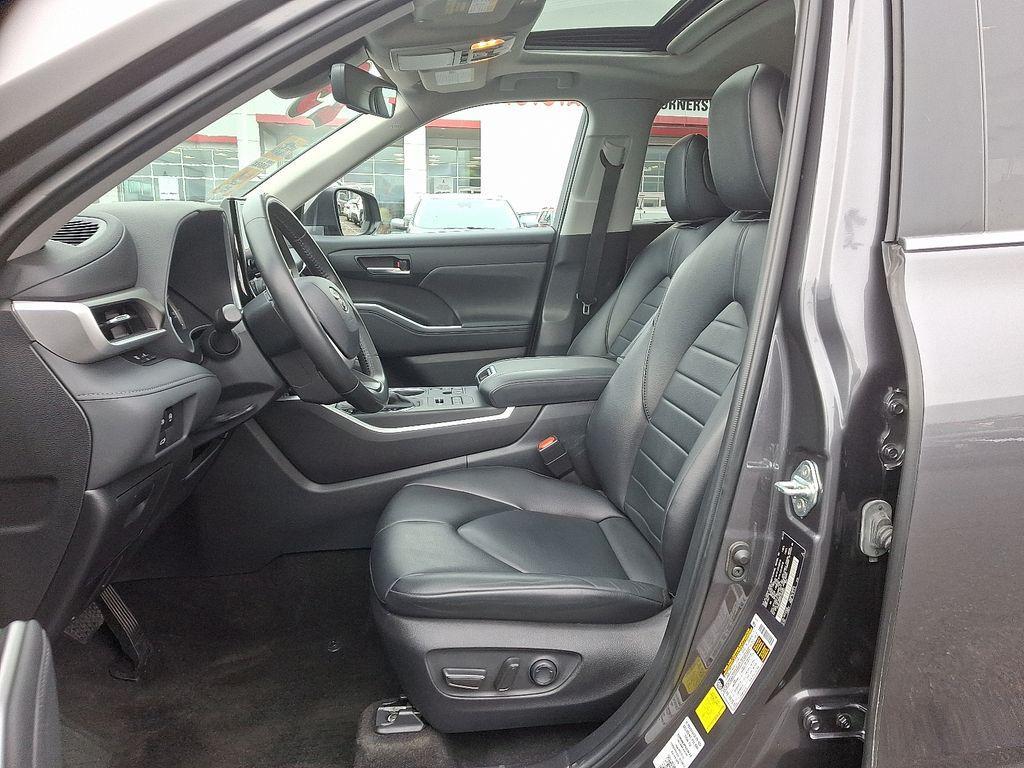 used 2023 Toyota Highlander car, priced at $38,840