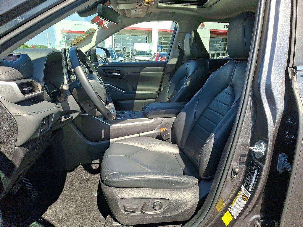 used 2023 Toyota Highlander car, priced at $40,838