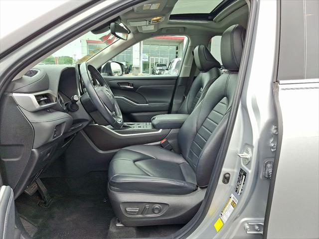 used 2022 Toyota Highlander car, priced at $38,911