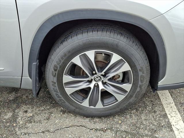 used 2022 Toyota Highlander car, priced at $38,911