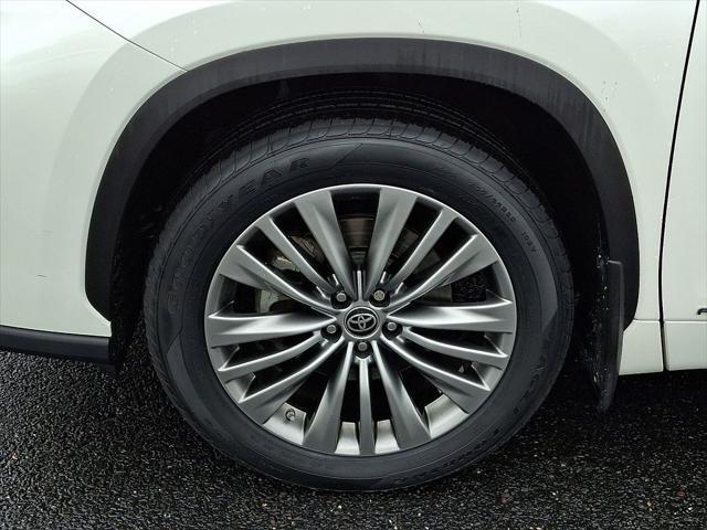 used 2021 Toyota Highlander Hybrid car, priced at $36,563