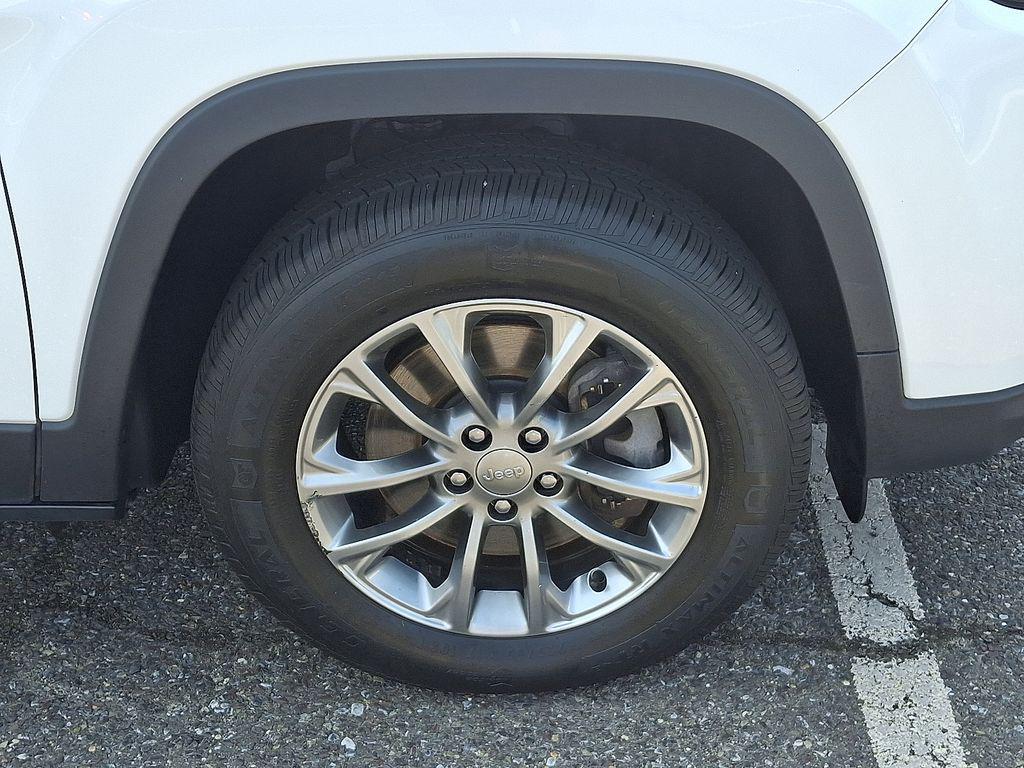 used 2019 Jeep Cherokee car, priced at $15,839