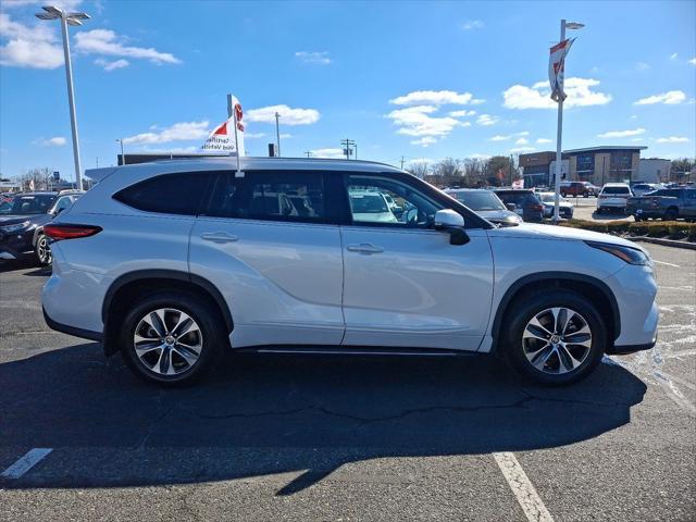 used 2022 Toyota Highlander car, priced at $33,536