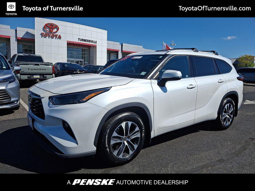 used 2022 Toyota Highlander car, priced at $39,179