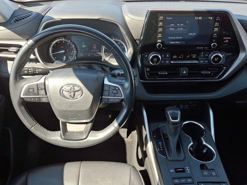 used 2022 Toyota Highlander car, priced at $38,932