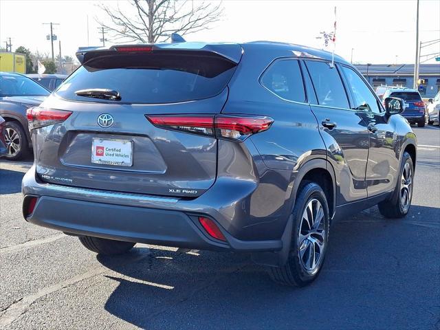 used 2022 Toyota Highlander car, priced at $38,586