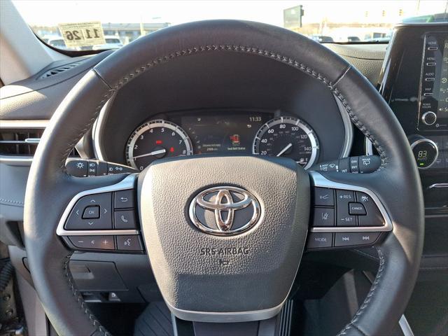 used 2022 Toyota Highlander car, priced at $38,586