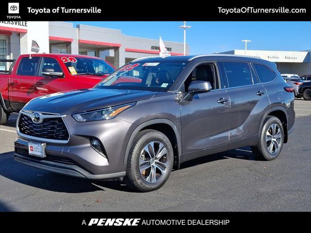 used 2022 Toyota Highlander car, priced at $38,586