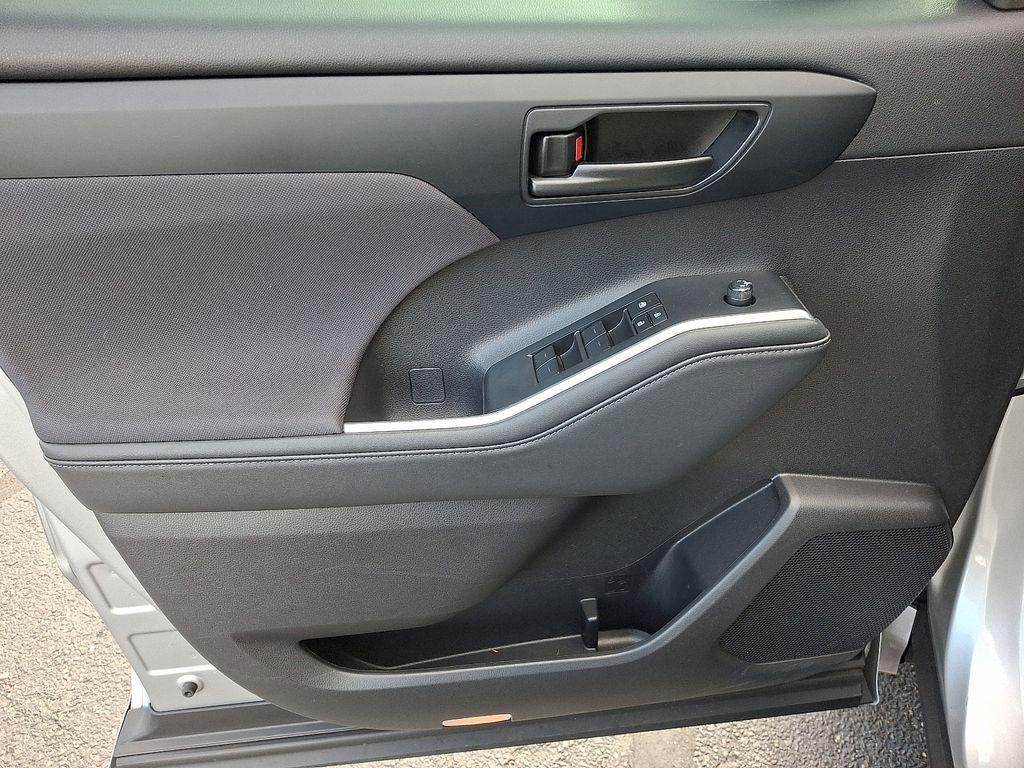 used 2022 Toyota Highlander car, priced at $31,901