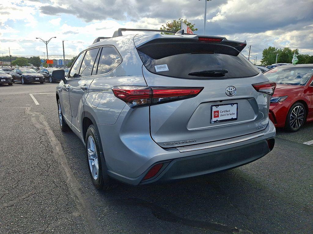 used 2022 Toyota Highlander car, priced at $31,901