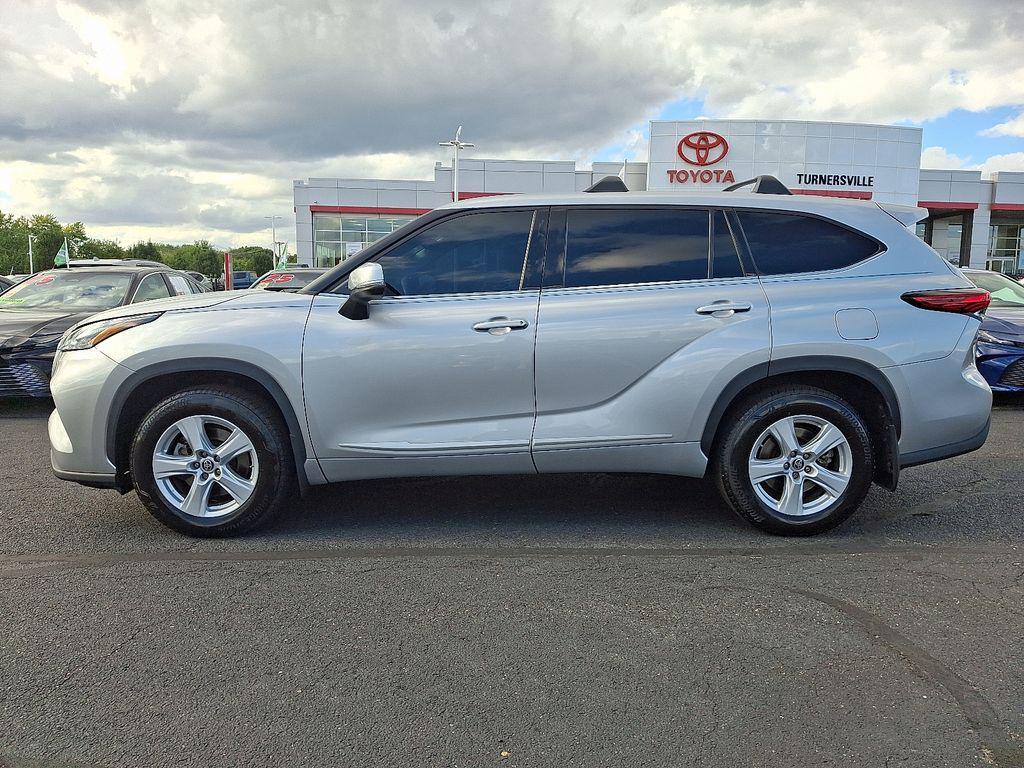 used 2022 Toyota Highlander car, priced at $31,901
