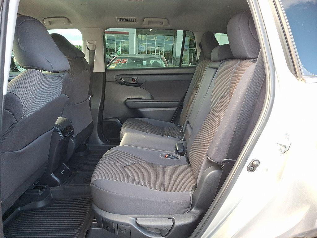 used 2022 Toyota Highlander car, priced at $31,901