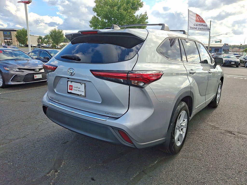 used 2022 Toyota Highlander car, priced at $31,901
