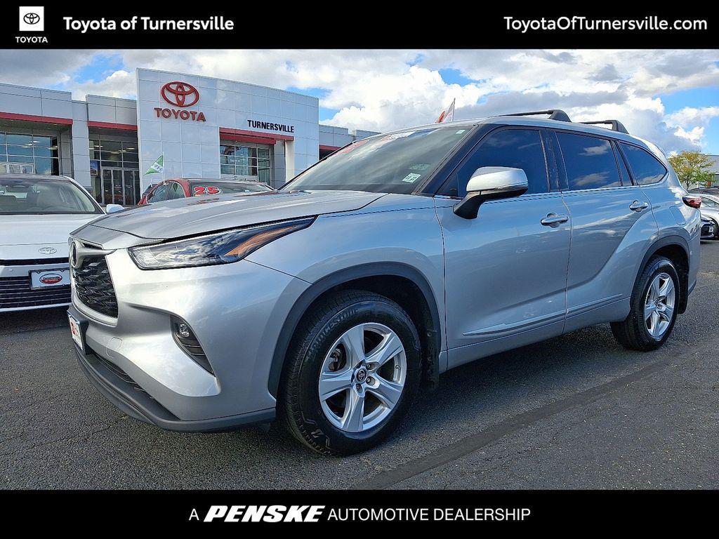 used 2022 Toyota Highlander car, priced at $31,901