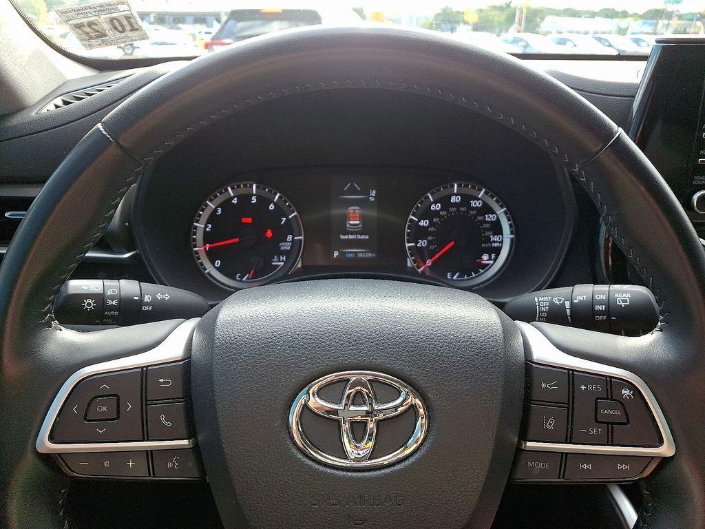 used 2022 Toyota Highlander car, priced at $31,901