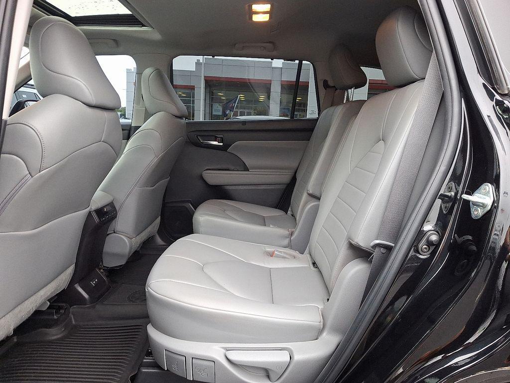 used 2023 Toyota Highlander car, priced at $34,664