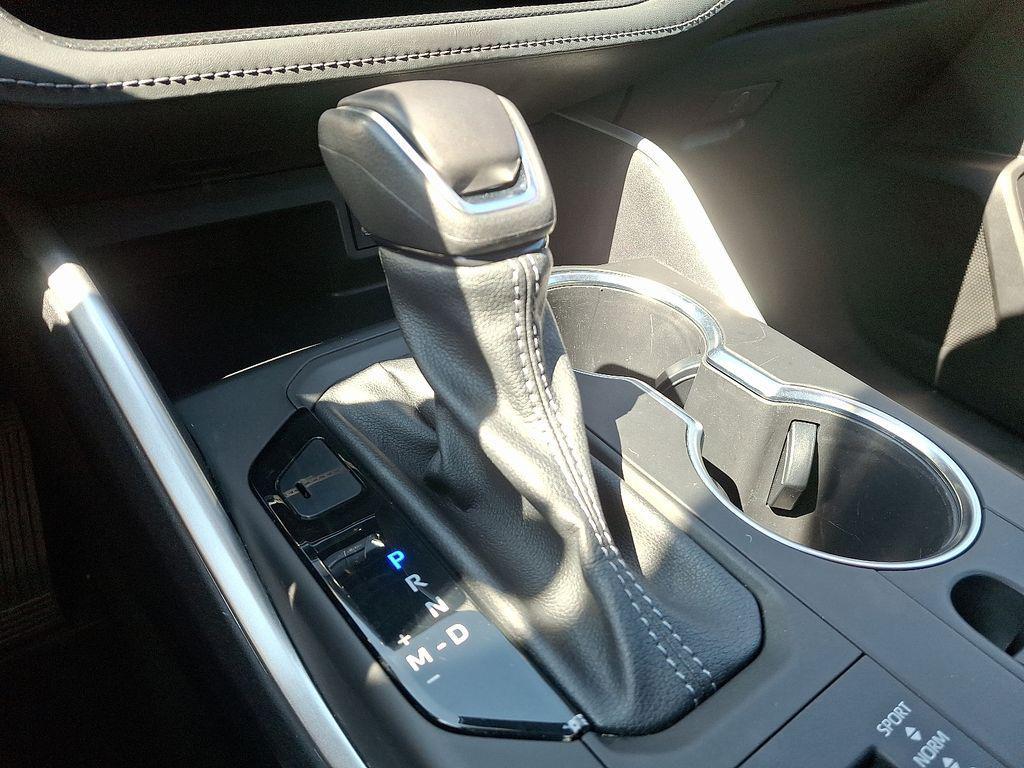 used 2022 Toyota Highlander car, priced at $35,550
