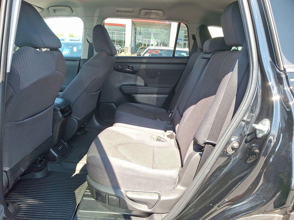 used 2022 Toyota Highlander car, priced at $35,550