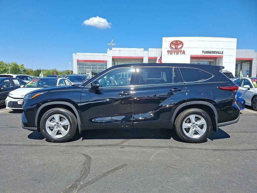 used 2022 Toyota Highlander car, priced at $35,550