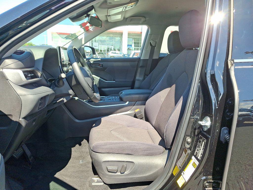 used 2022 Toyota Highlander car, priced at $35,550