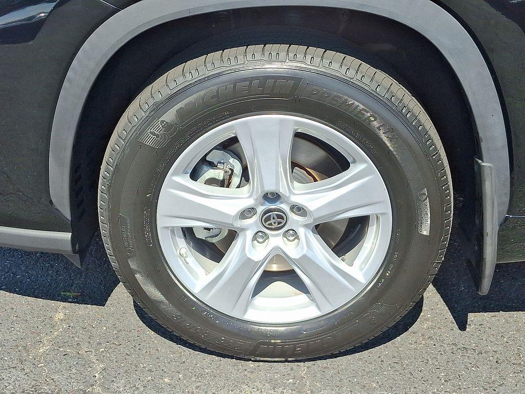 used 2022 Toyota Highlander car, priced at $35,550