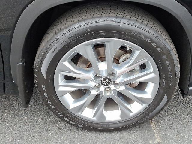 used 2022 Toyota Highlander car, priced at $39,736