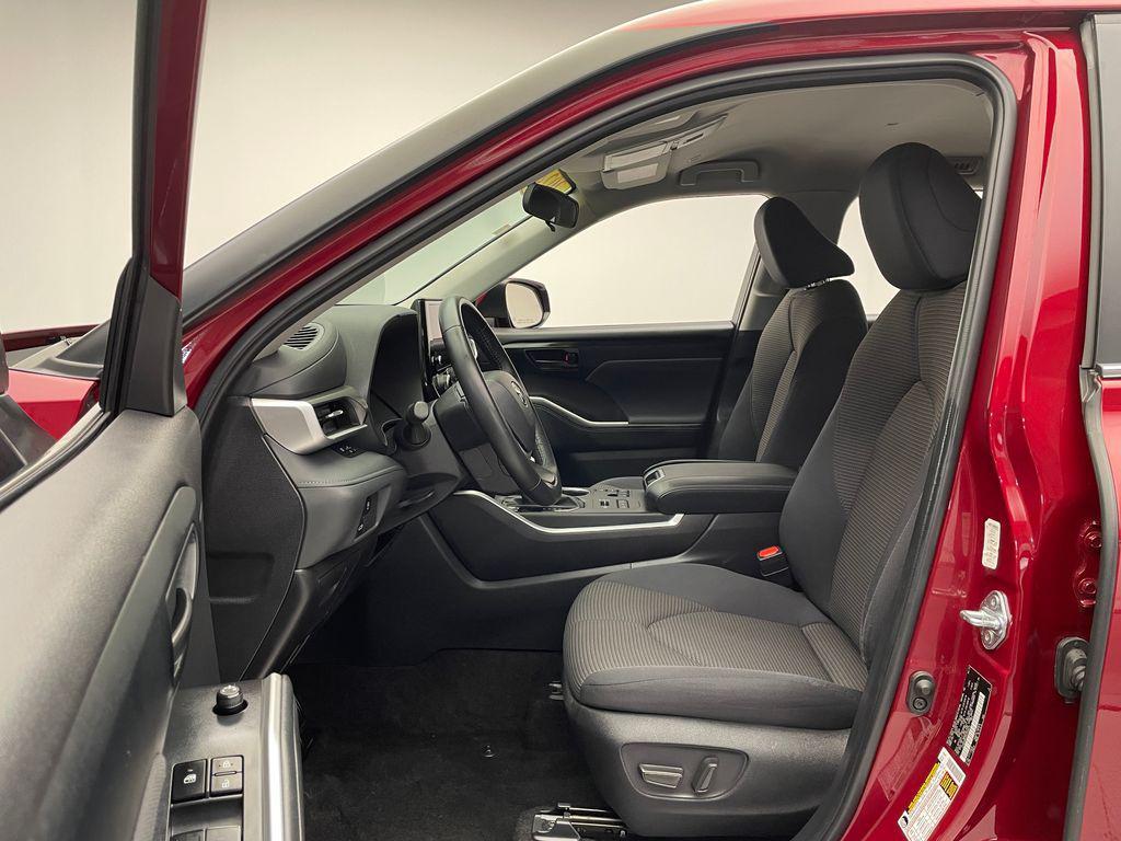 used 2024 Toyota Highlander car, priced at $38,897