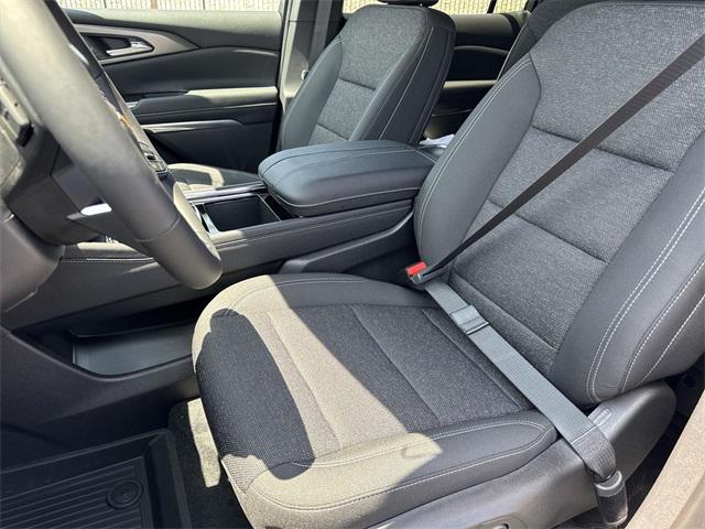 new 2025 Chevrolet Traverse car, priced at $46,290