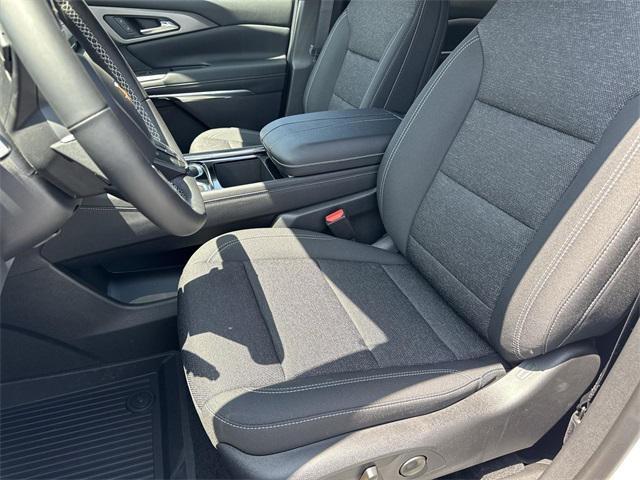 new 2025 Chevrolet Traverse car, priced at $44,945