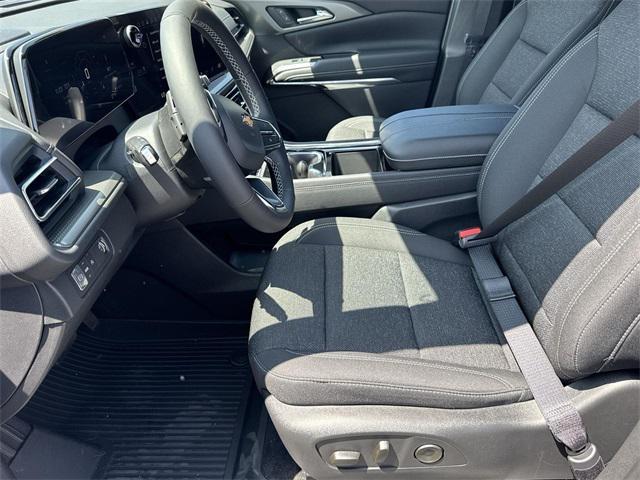 new 2025 Chevrolet Traverse car, priced at $46,040