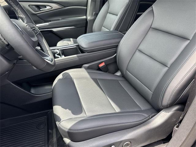 new 2025 Chevrolet Traverse car, priced at $44,250