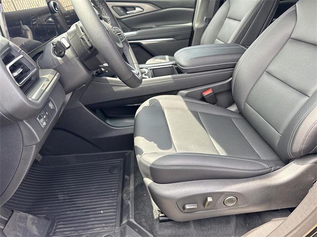 new 2025 Chevrolet Traverse car, priced at $44,250