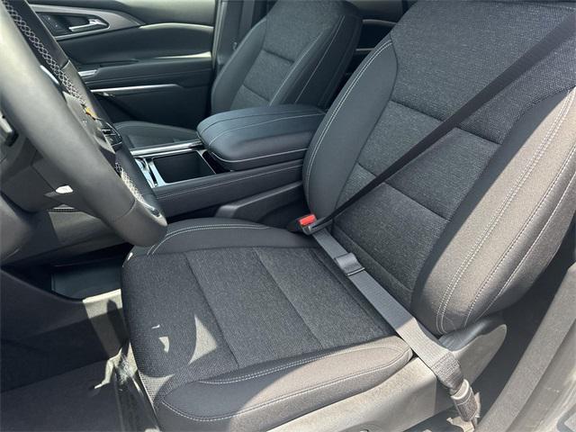 new 2025 Chevrolet Traverse car, priced at $42,195