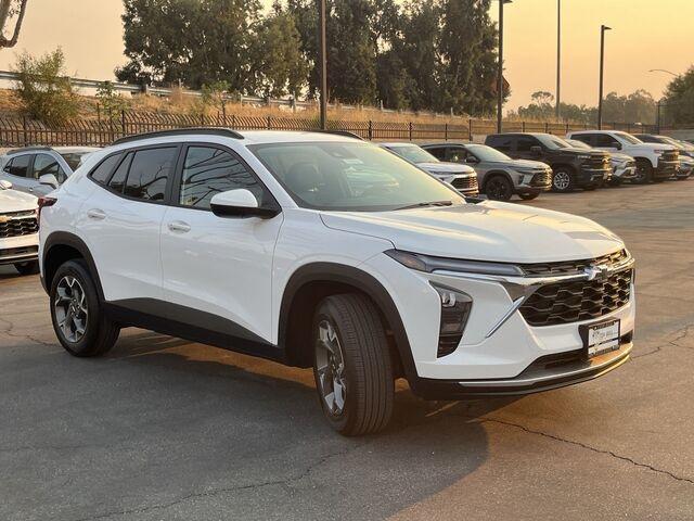 new 2025 Chevrolet Trax car, priced at $23,465