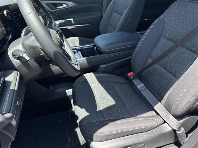 new 2025 Chevrolet Traverse car, priced at $42,195