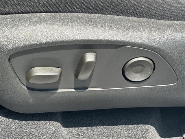 new 2025 Chevrolet Traverse car, priced at $42,195