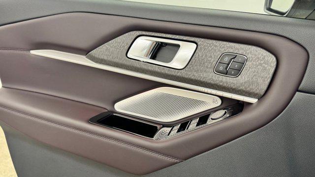 new 2025 Ford Explorer car, priced at $48,931