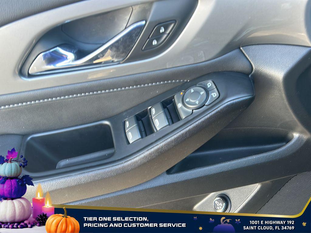 used 2023 Chevrolet Traverse car, priced at $29,498