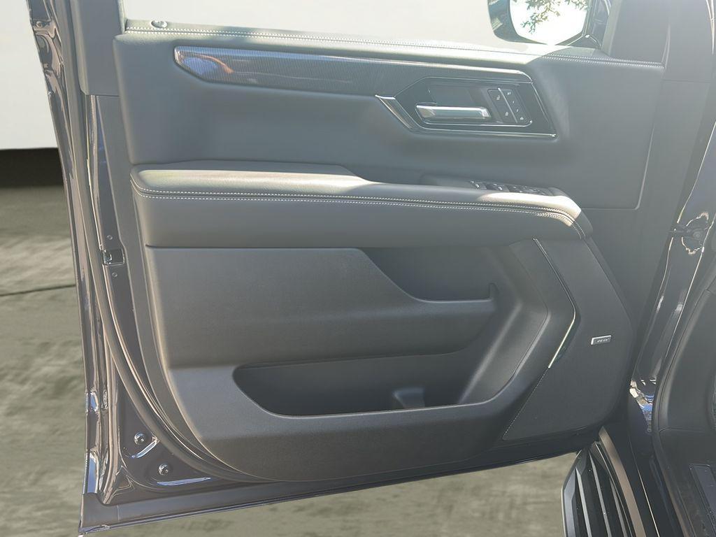 new 2025 GMC Yukon XL car, priced at $69,731