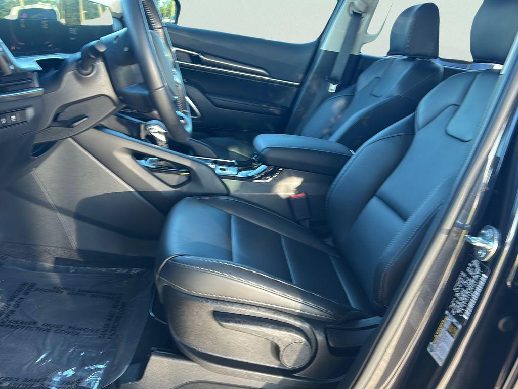 used 2025 Kia Telluride car, priced at $34,122