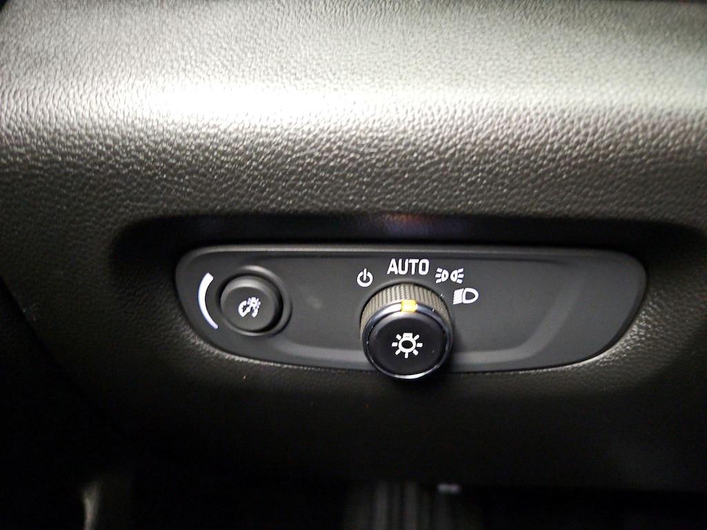 used 2022 Chevrolet Traverse car, priced at $31,998