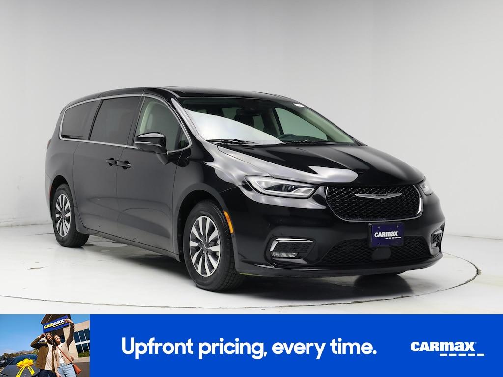 used 2022 Chrysler Pacifica Hybrid car, priced at $25,998