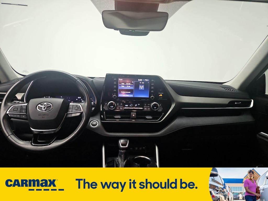 used 2021 Toyota Highlander car, priced at $34,998
