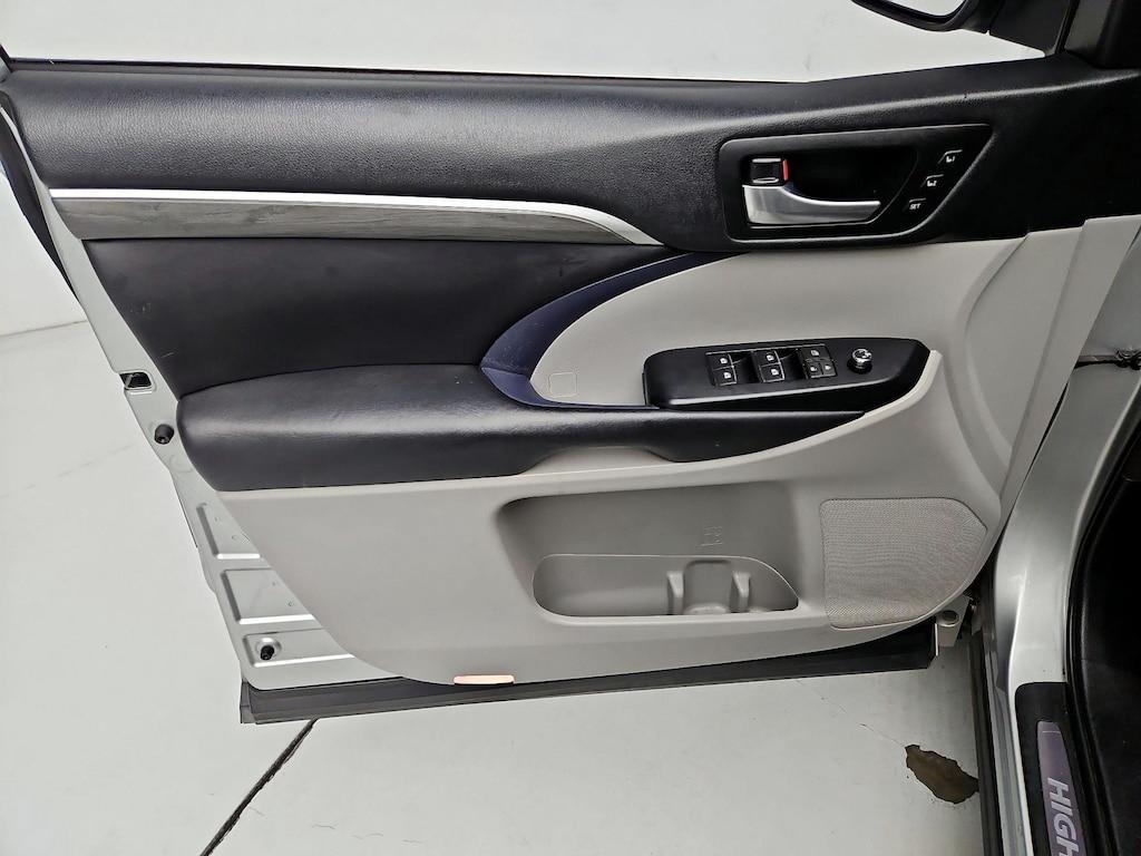 used 2018 Toyota Highlander car, priced at $26,998