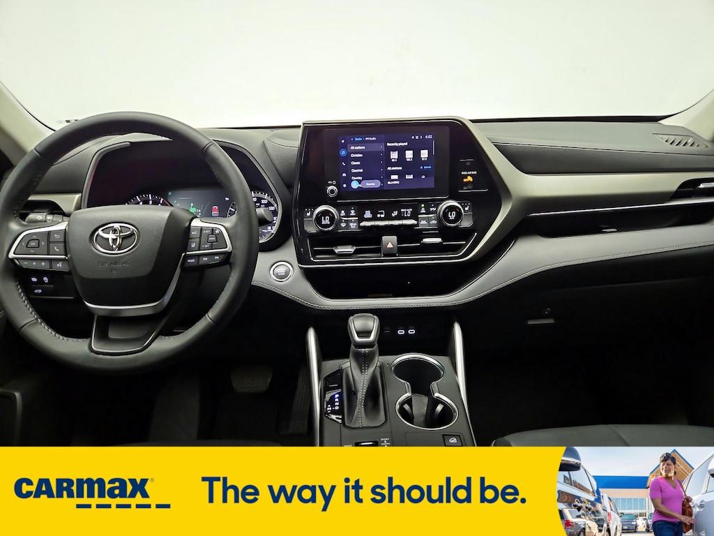 used 2023 Toyota Highlander car, priced at $41,998