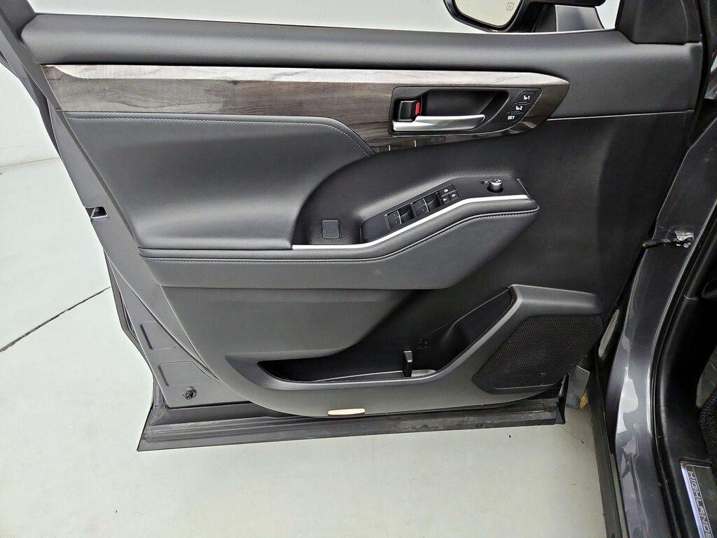 used 2023 Toyota Highlander car, priced at $43,998