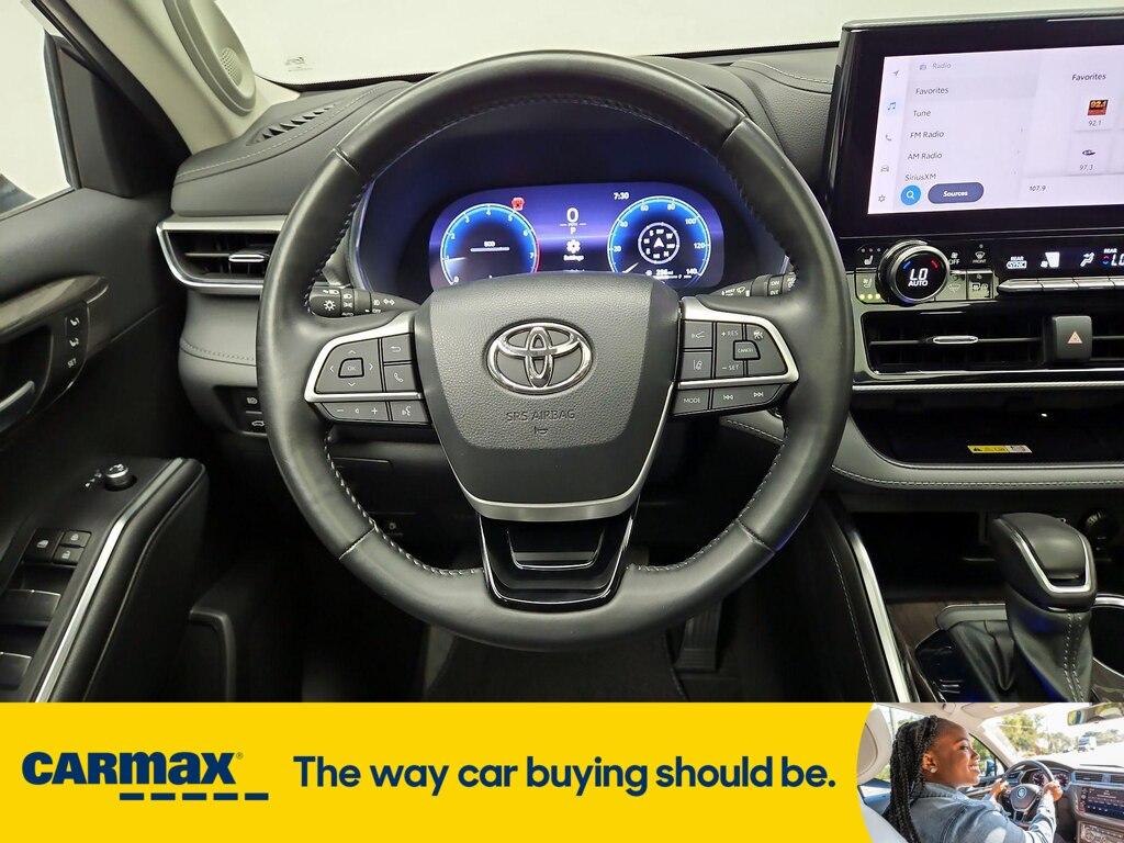 used 2023 Toyota Highlander car, priced at $43,998