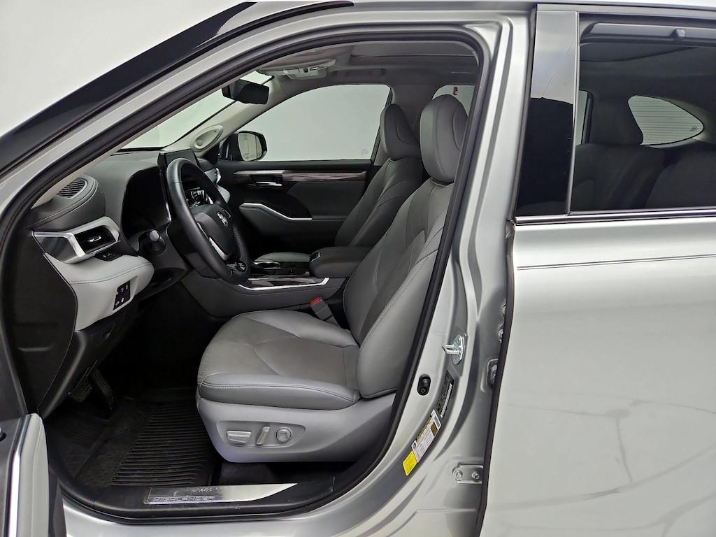 used 2023 Toyota Highlander car, priced at $45,998
